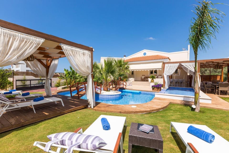 Day, Garden, Swimming pool, Swimming pool