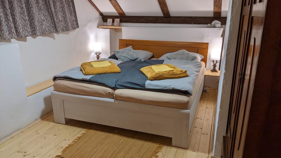 Bed, Bedroom