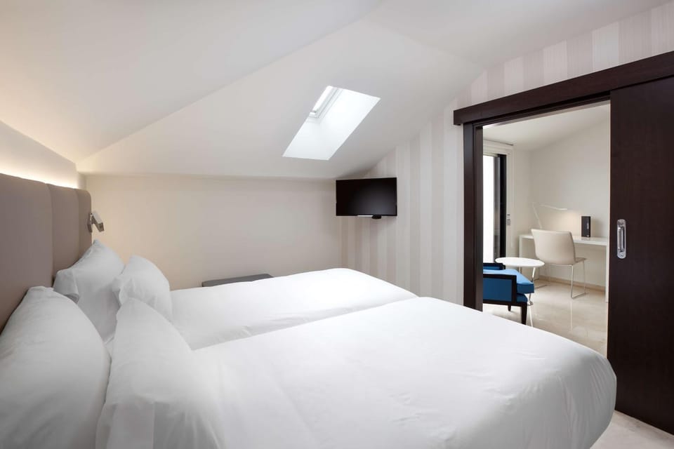 Photo of the whole room, On site