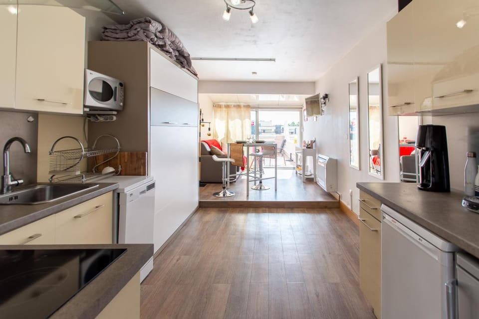 Kitchen or kitchenette