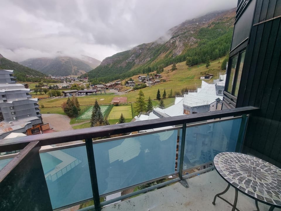 Balcony/Terrace, Mountain view, Pool view