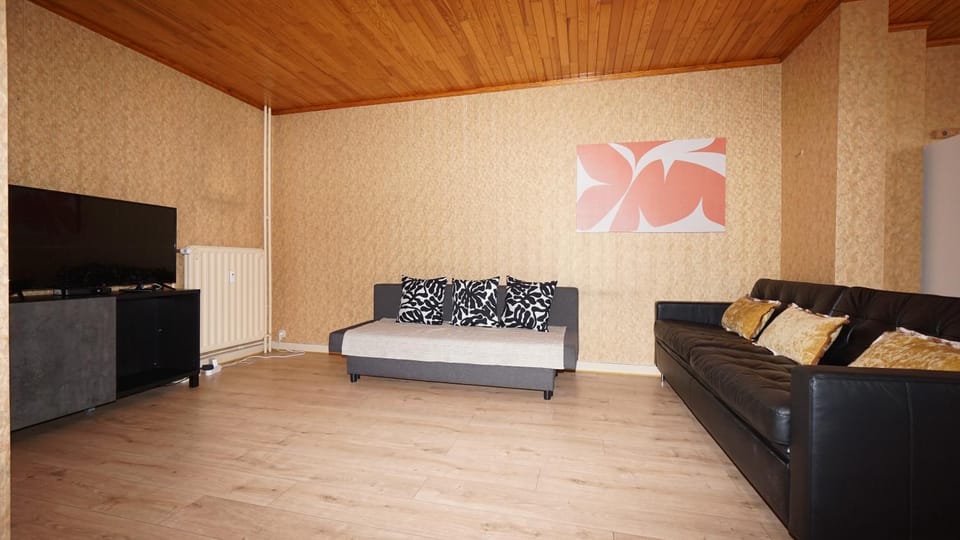 Communal lounge/ TV room, TV and multimedia, Living room, Seating area