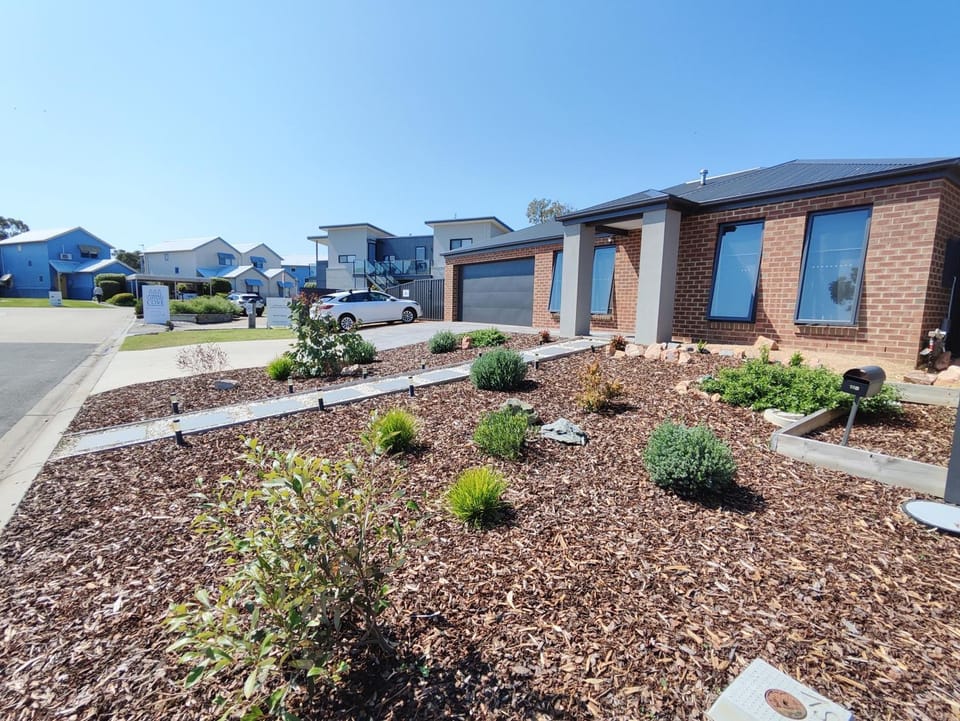 Neighbourhood, Garden view, Street view
