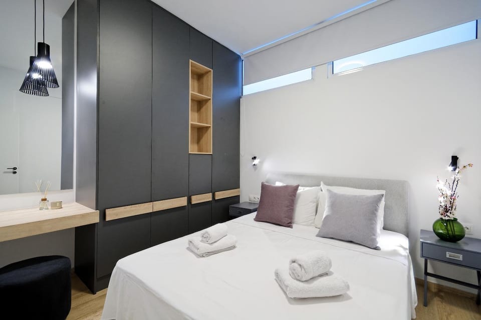 Bed, Photo of the whole room, Bedroom