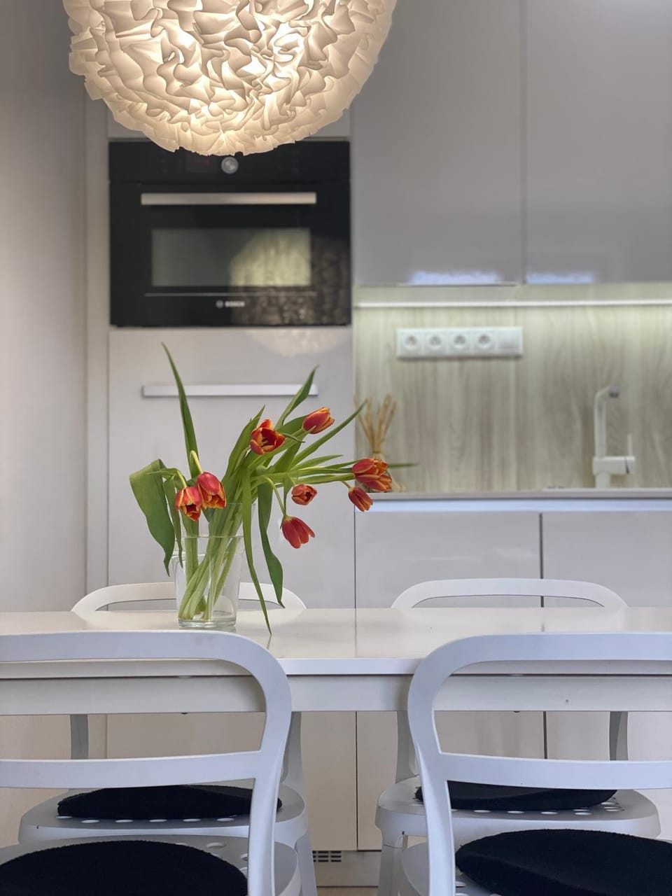 Kitchen or kitchenette, Dining area