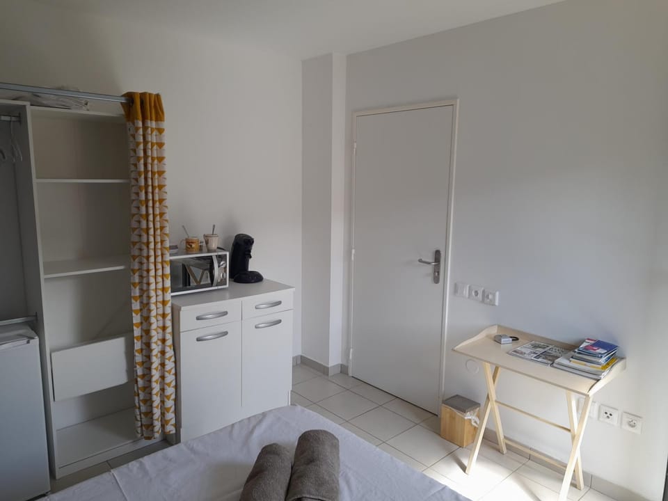 Chambre avec salle de bain, WC et terrasse Vacation rental in Réunion