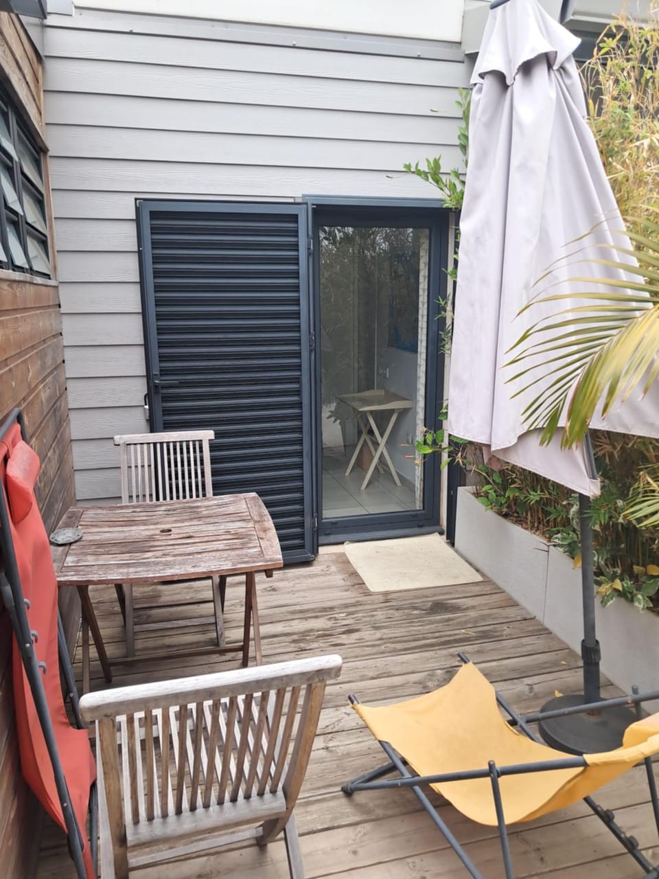 Chambre avec salle de bain, WC et terrasse Vacation rental in Réunion