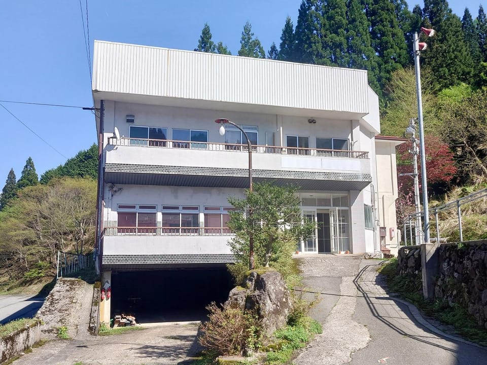 Property building, Day