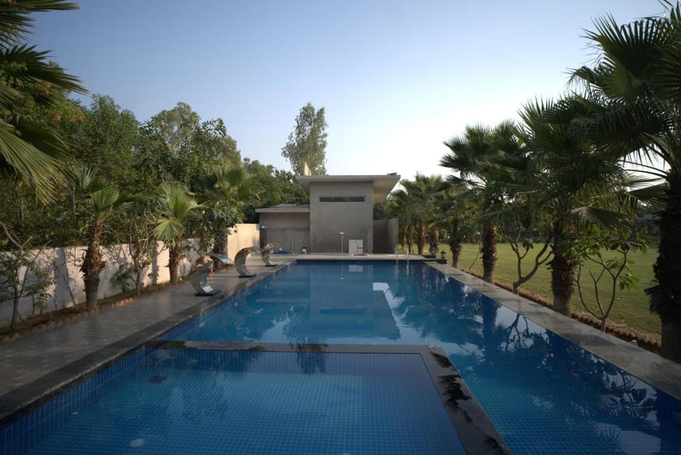 Swimming pool