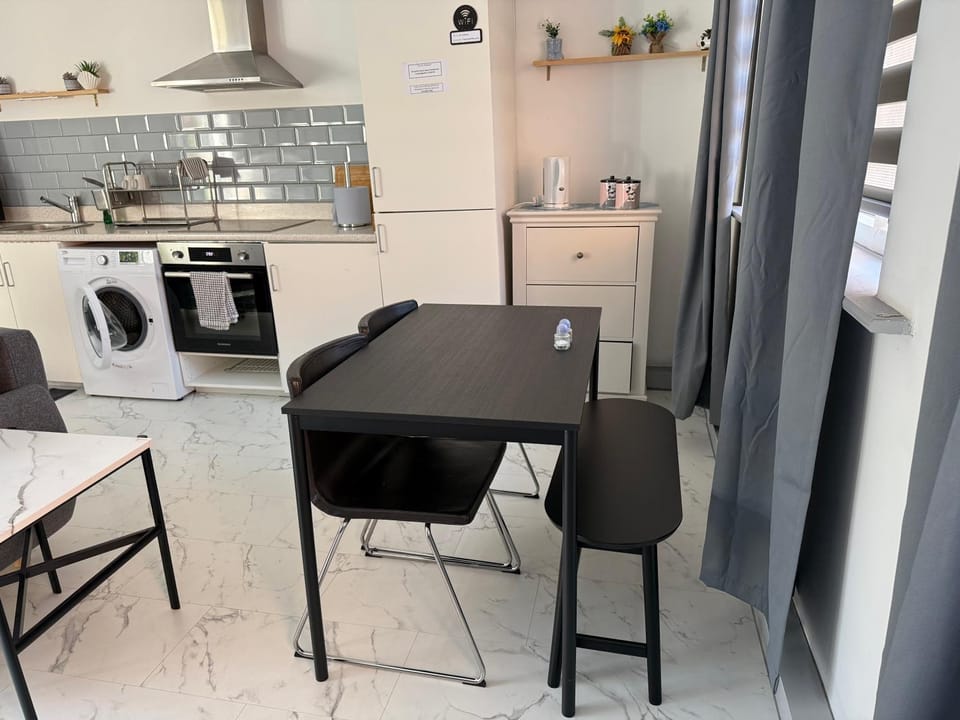 The Hideaway - Secluded Studio Annexe Apartment in South Cambridgeshire District