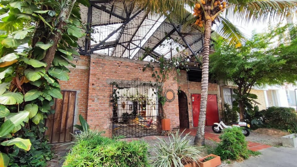 RollinKeepers Hostel Bed and Breakfast in Cali