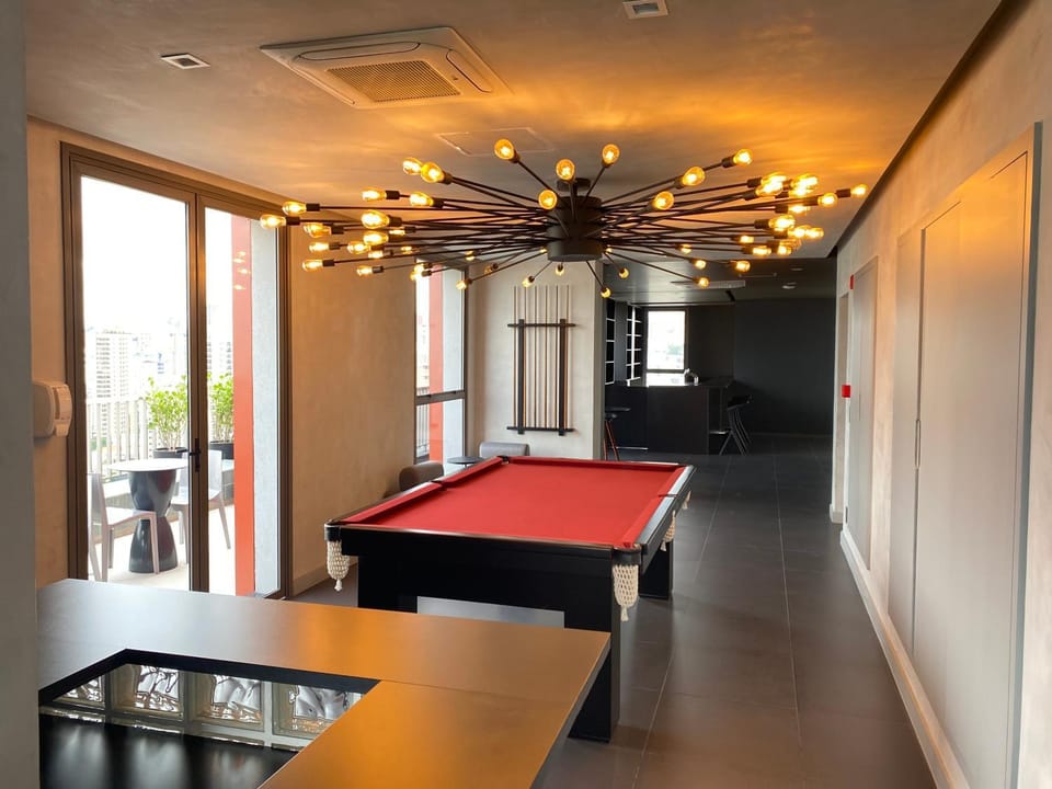 Billiard, Game Room