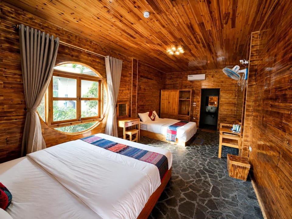 Bed, Living room