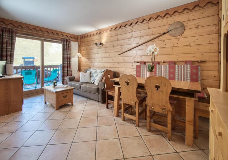 Communal lounge/ TV room, Living room, Dining area