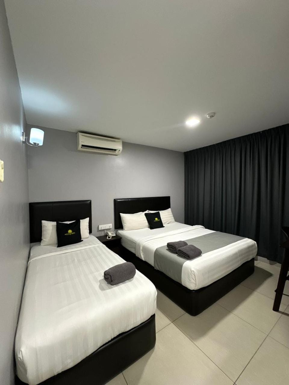 Bed, Photo of the whole room, Bedroom, towels, air conditioner