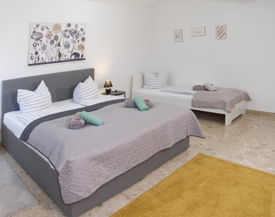 Bed, Photo of the whole room, Bedroom, towels