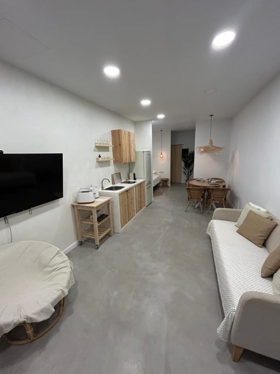 Kitchen or kitchenette, Seating area, Dining area