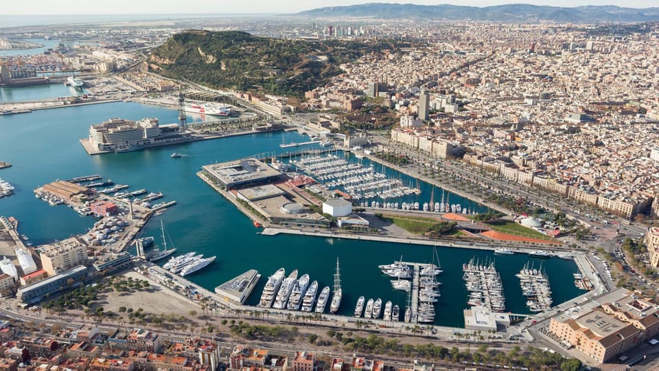 Spacious 5-Cabin Yacht Hotel in the Heart of Barcelona Cabin in Barcelona