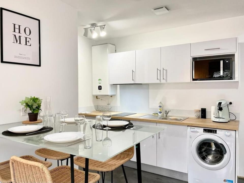 Le Tropical - Clim - Terrasse - Parking - Spacieux Apartment in Mont-de-Marsan