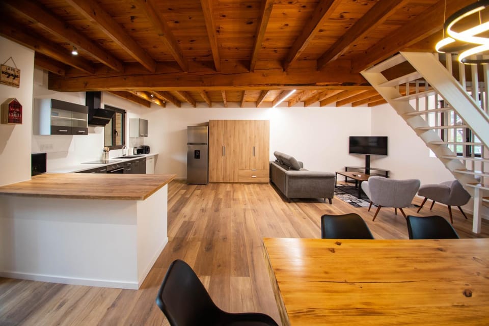 Kitchen or kitchenette, Living room, Lounge or bar, Seating area, Dining area