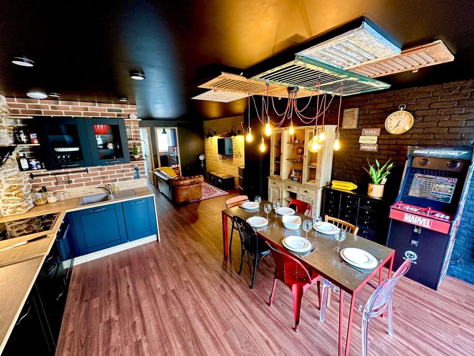 Kitchen or kitchenette, Lounge or bar