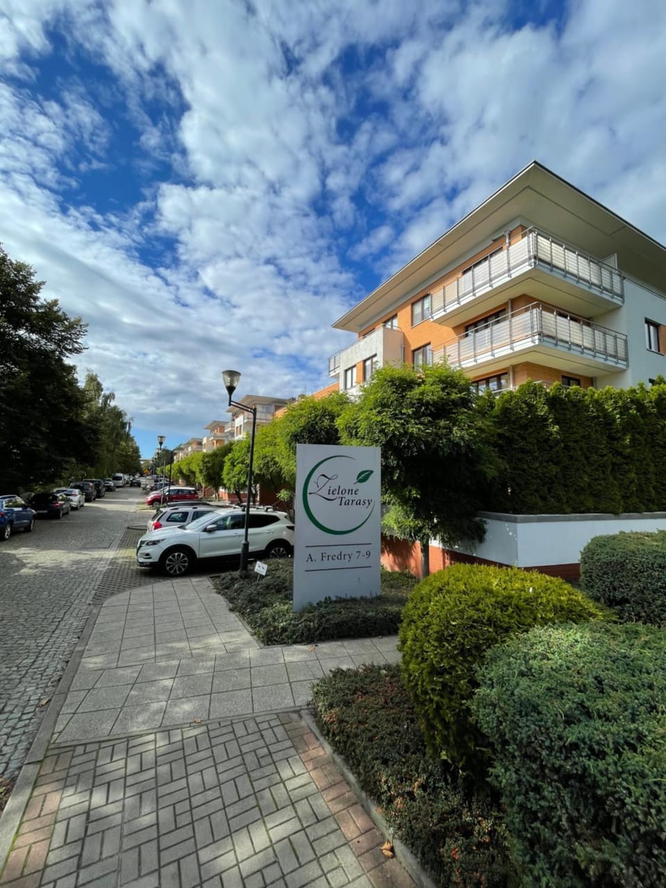 Property building, Day, Neighbourhood, Parking