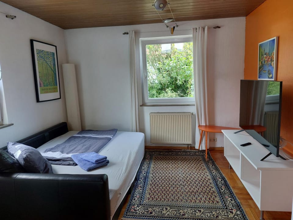 Bed, Living room
