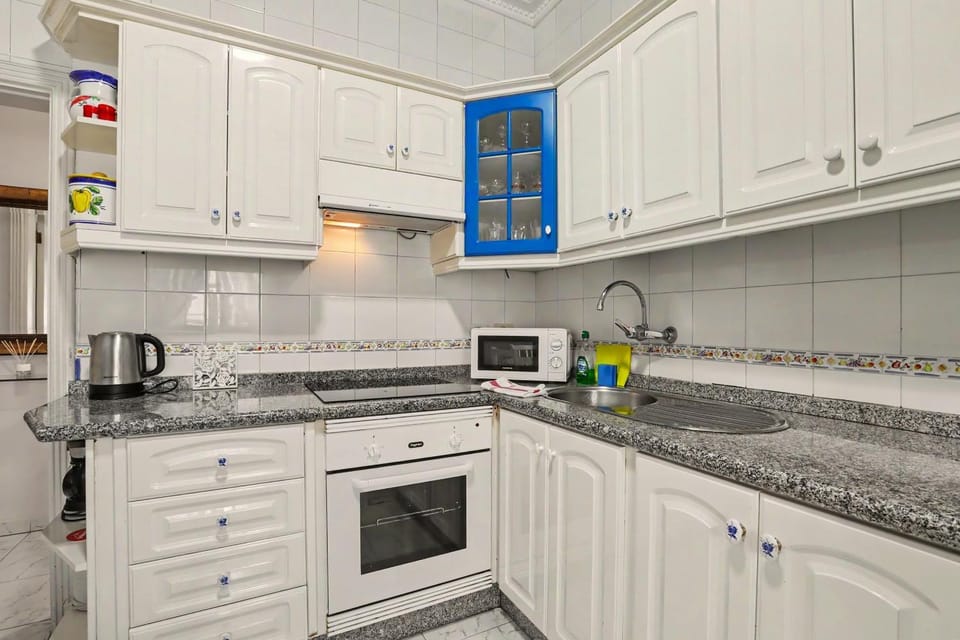 Kitchen or kitchenette, Living room