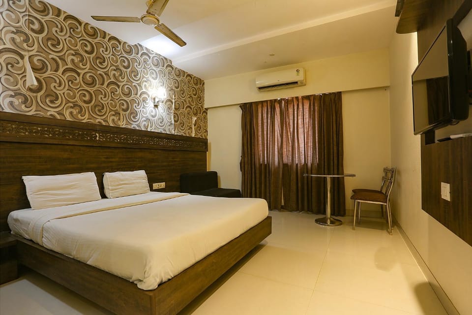 Communal lounge/ TV room, TV and multimedia, Living room, Photo of the whole room, Bedroom, air conditioner