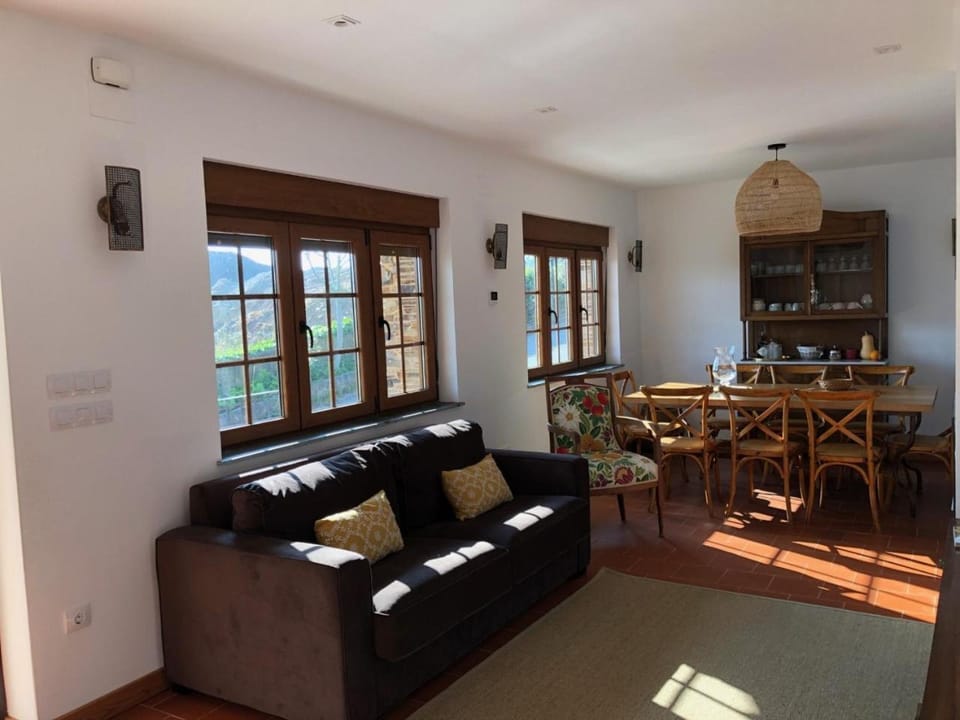 Seating area, Dining area