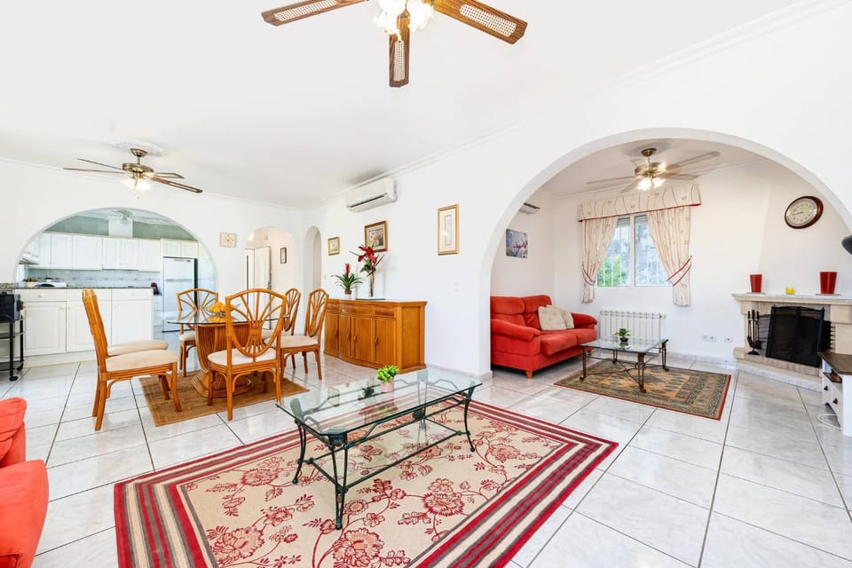 Communal lounge/ TV room, Living room