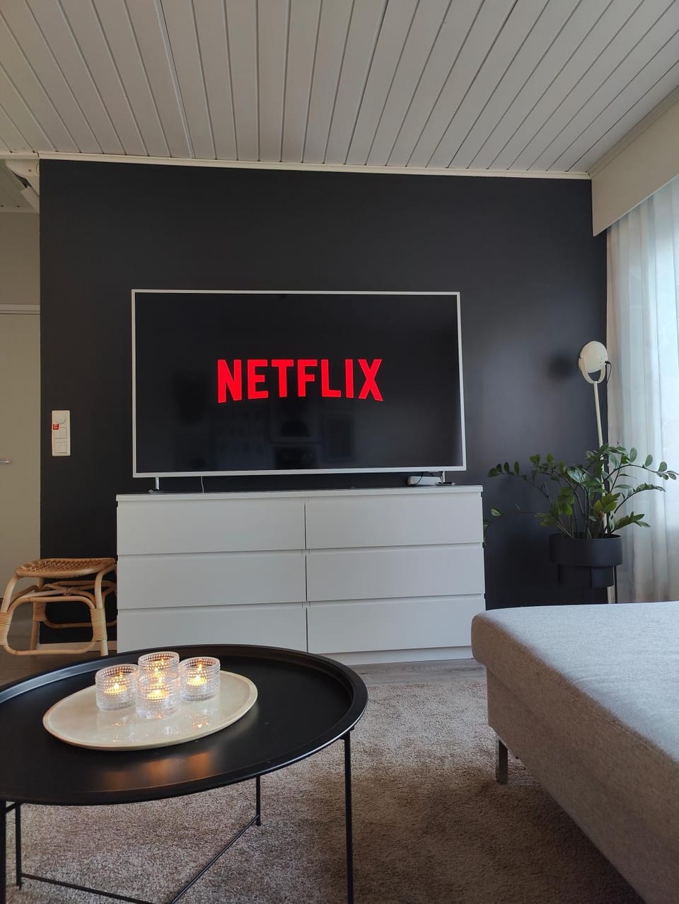 Communal lounge/ TV room, TV and multimedia, Living room, Seating area