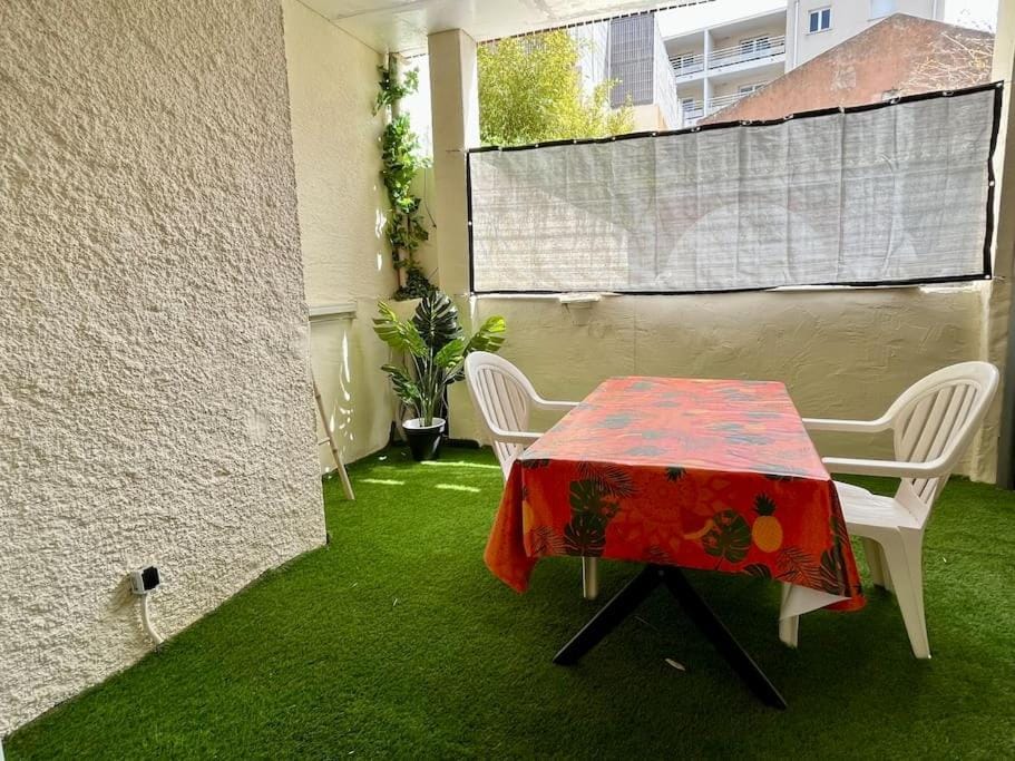 Appartement Terrasse proche centre et canal Apartment in Narbonne