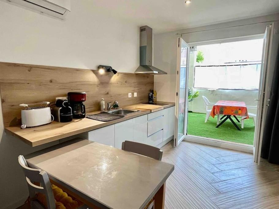 Appartement Terrasse proche centre et canal Apartment in Narbonne