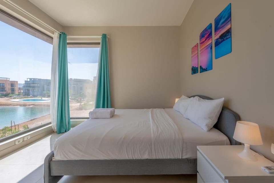 Light-Filled 4-Bedroom Villa in Tawila, El Gouna. Jacuzzi & Lagoon Villa in Hurghada