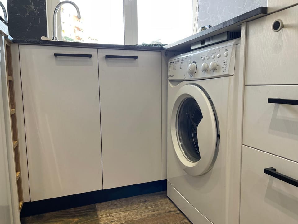 Kitchen or kitchenette, washing machine