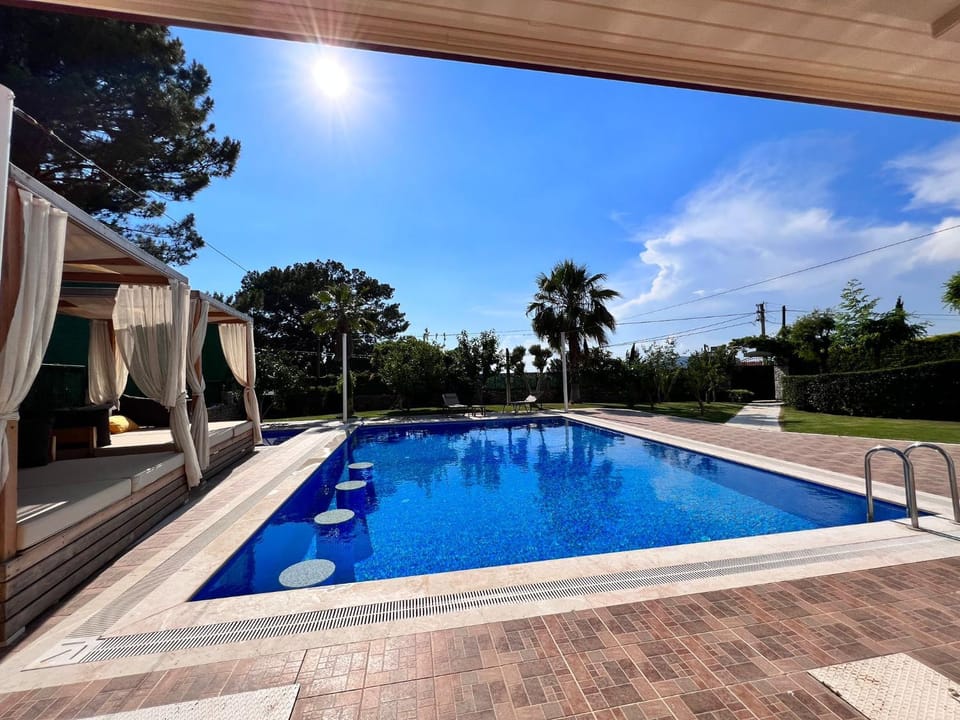 Luxury 7-Bed Villa with Pool and Jacuzzi Fethiye Villa in Ölüdeniz