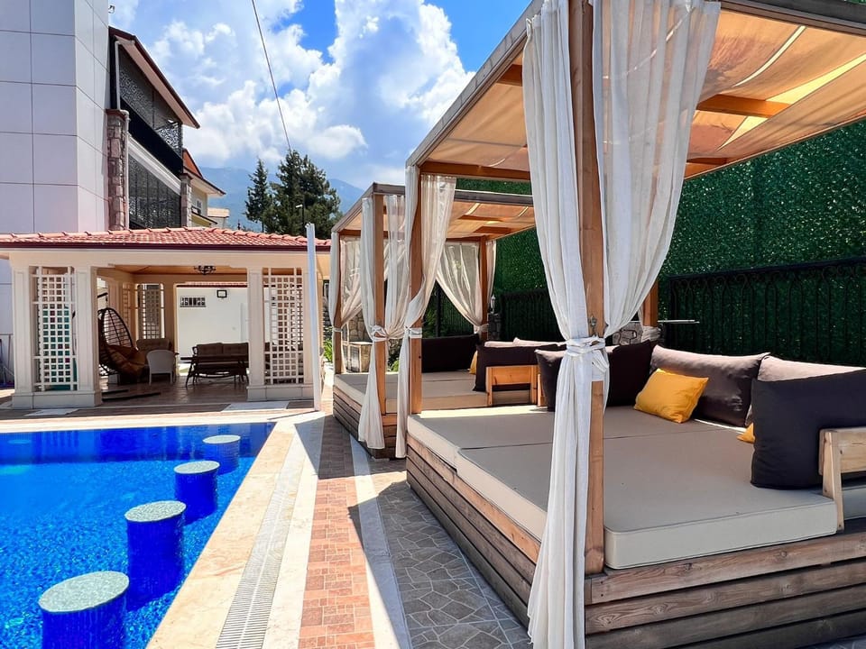 Luxury 7-Bed Villa with Pool and Jacuzzi Fethiye Villa in Ölüdeniz