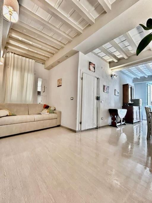 Living room, Seating area, air conditioner