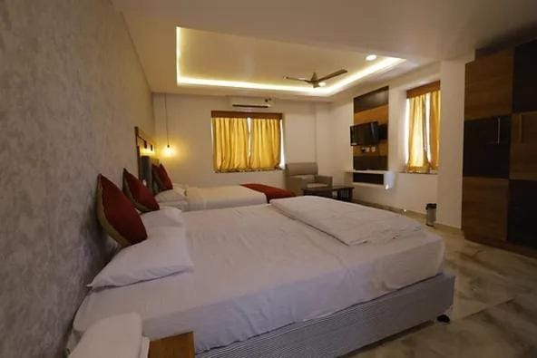 Bed, TV and multimedia, air conditioner