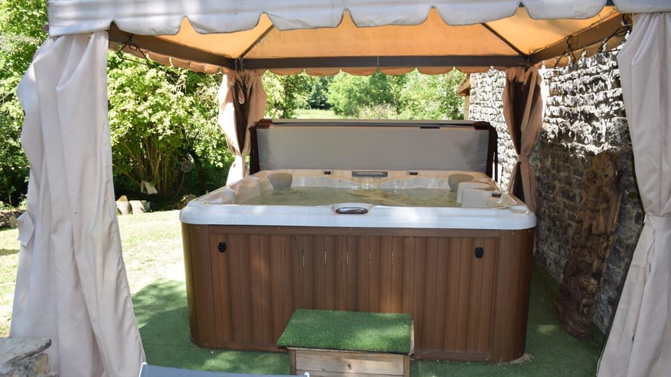 Hot Tub, Spa and wellness centre/facilities