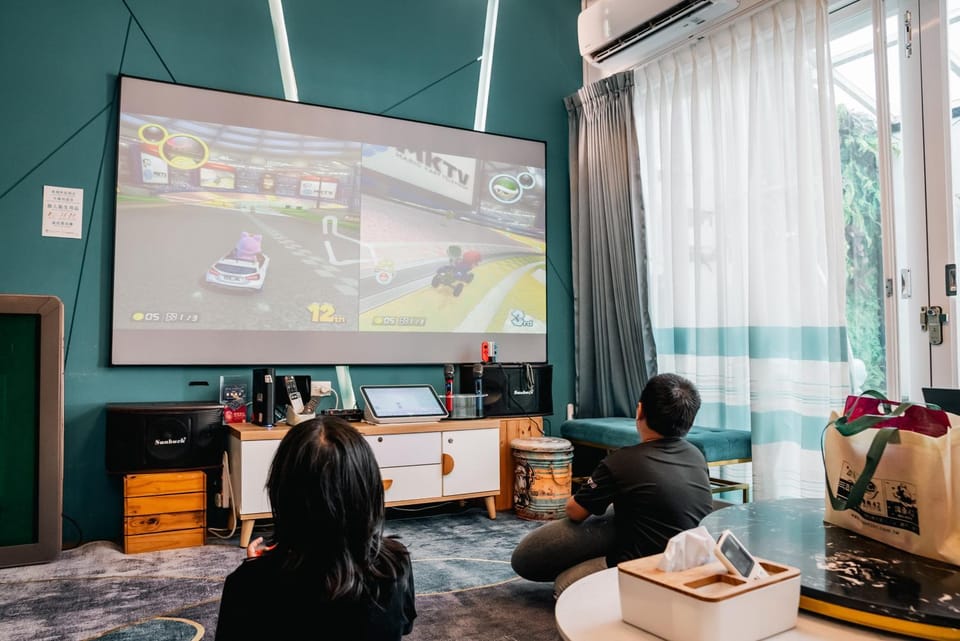 Communal lounge/ TV room, Activities, TV and multimedia, Living room, Entertainment