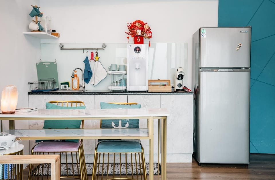 Kitchen or kitchenette, Living room
