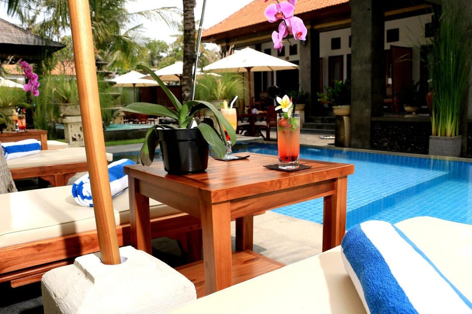 Patio, Day, Garden, Garden view, Pool view, Swimming pool, Swimming pool, Non alcoholic drinks, sunbed