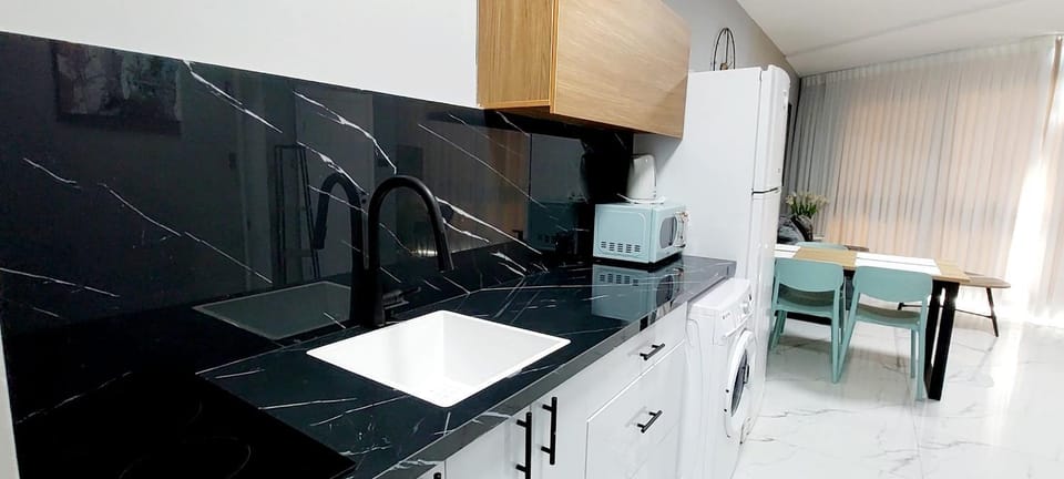 Kitchen or kitchenette, Dining area, stove