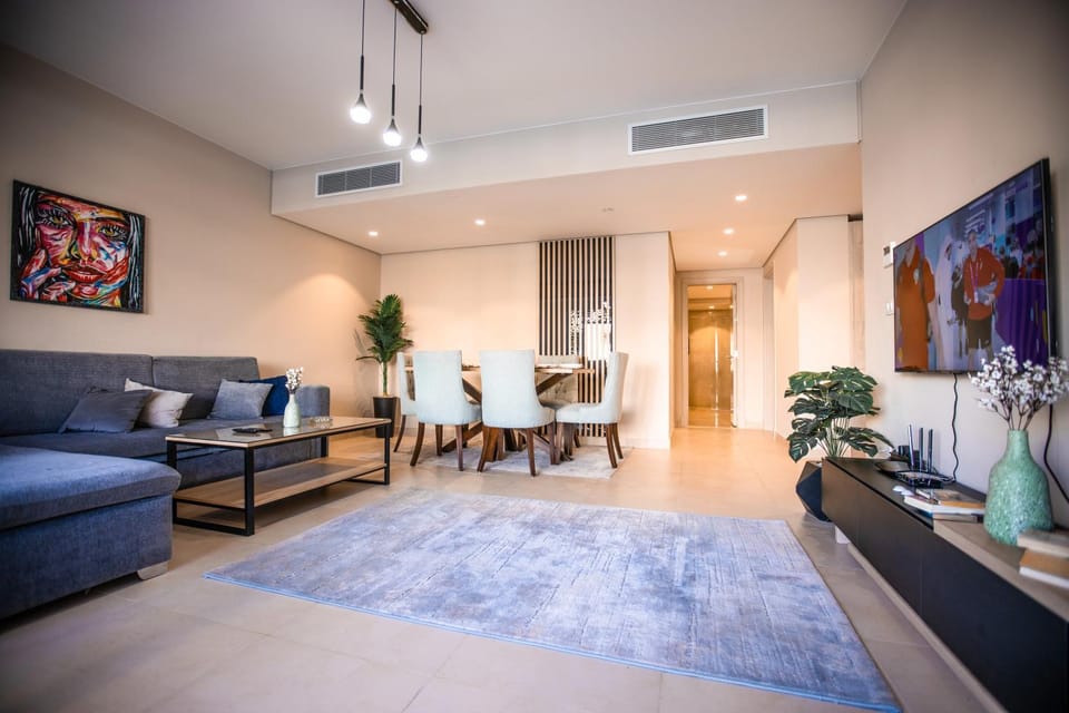 TV and multimedia, Living room, Seating area, Dining area