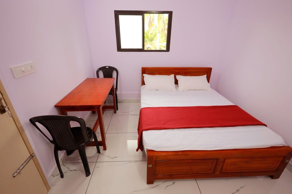 Photo of the whole room, Bedroom