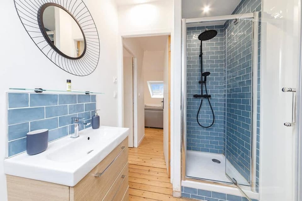 Shower, Bathroom, towels