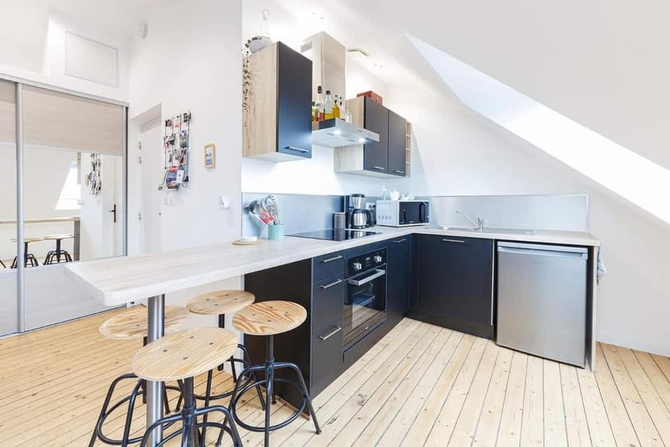 Kitchen or kitchenette, Dining area, oven, stove