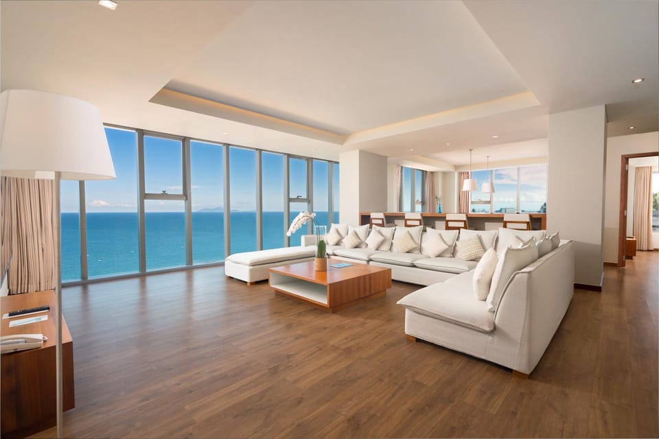 Spring, Day, Night, Natural landscape, Winter, Summer, View (from property/room), Living room, Photo of the whole room, Seating area, Autumn, On site, Sea view, Sea view, Location, Sunrise, Sunset, room service, room service